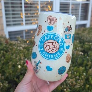 Cafecito y Chisme Tumbler with Heart and Pastry Design